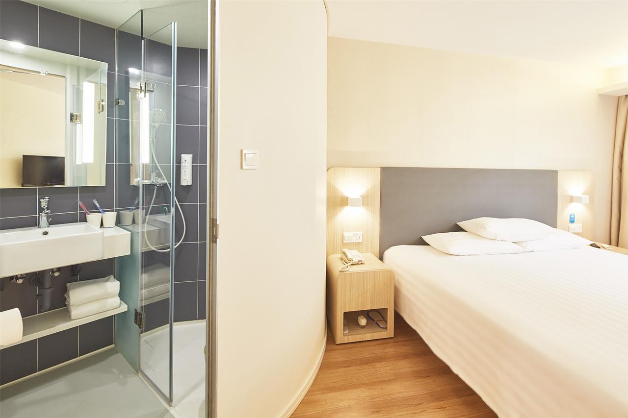 Hotel Hanting West Railway Station North Square 2*